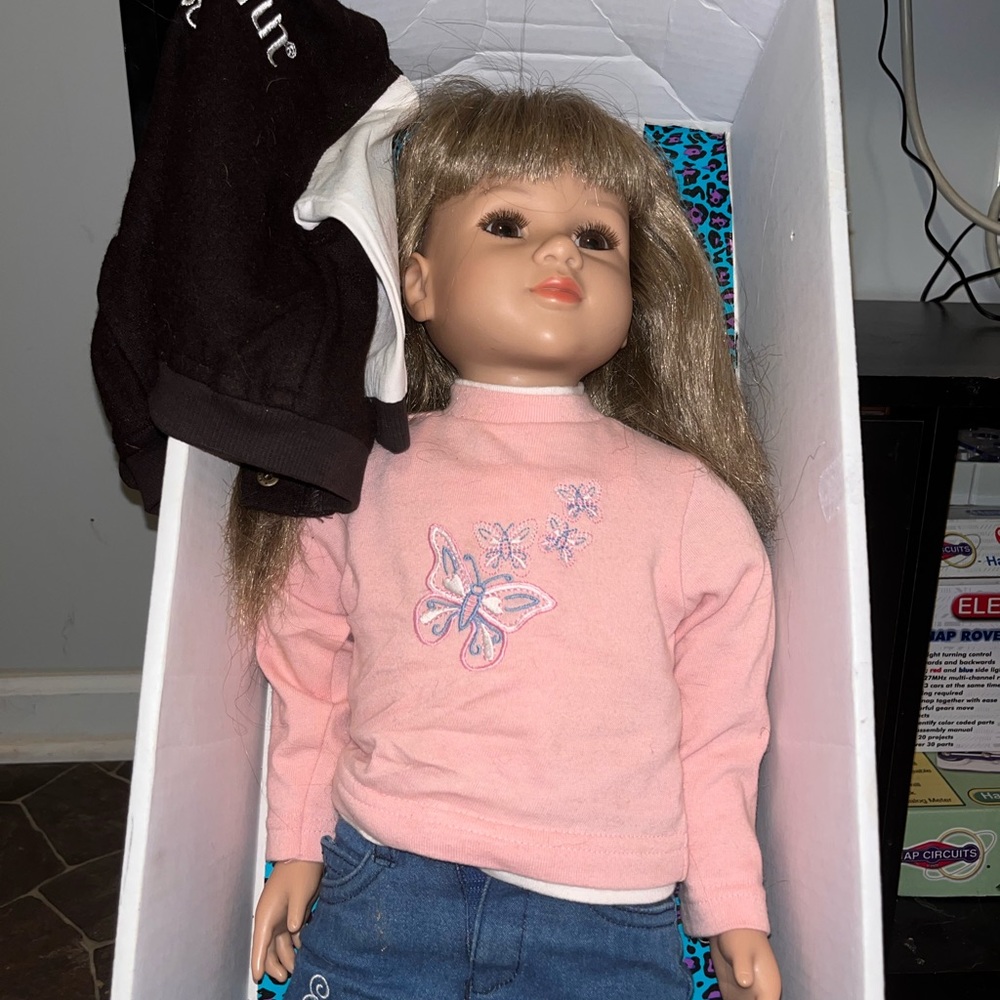 My Twin Doll with 4 original outfits and one extra